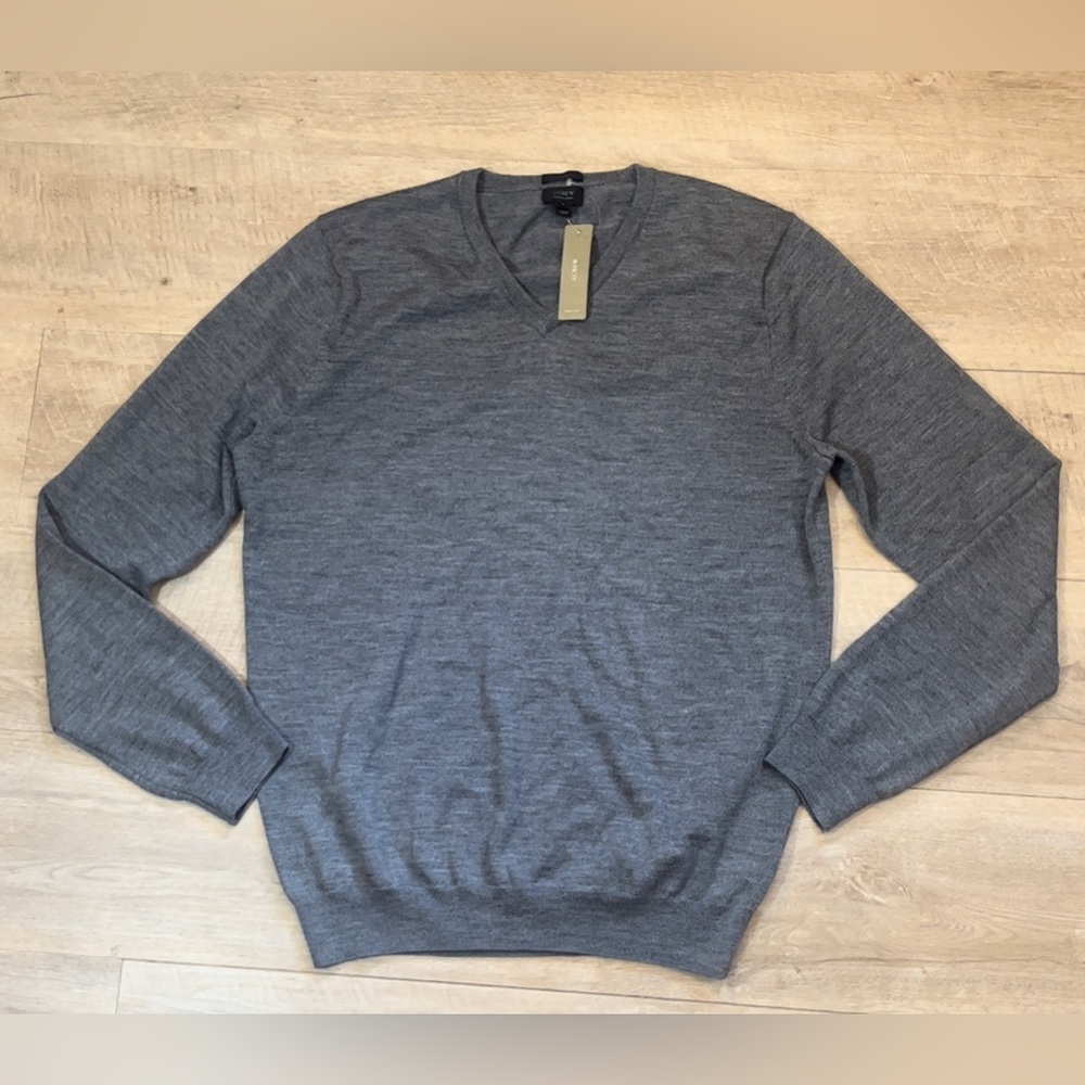 NWT J. Crew Men’s 100% Merino Wool V- neck Sweater Size Large